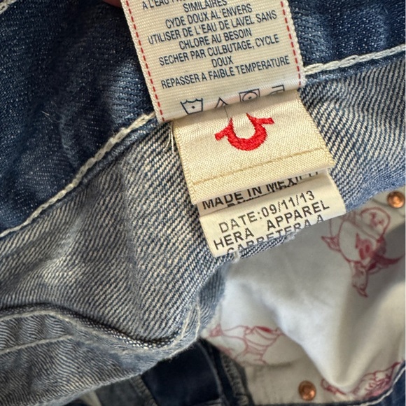 True Religion  Blue Straight Leg Distressed Denim Classic Stitch Jeans Size 34 - Picture 13 of 16
